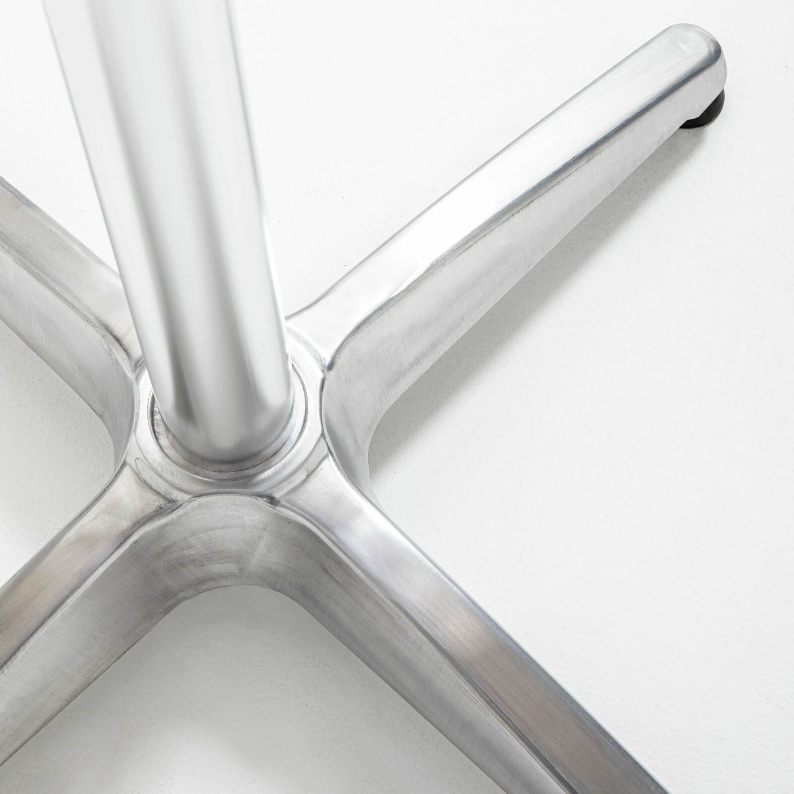 Mesa alta de pie (Ø60 x 110 cm) cuadrada de aluminio