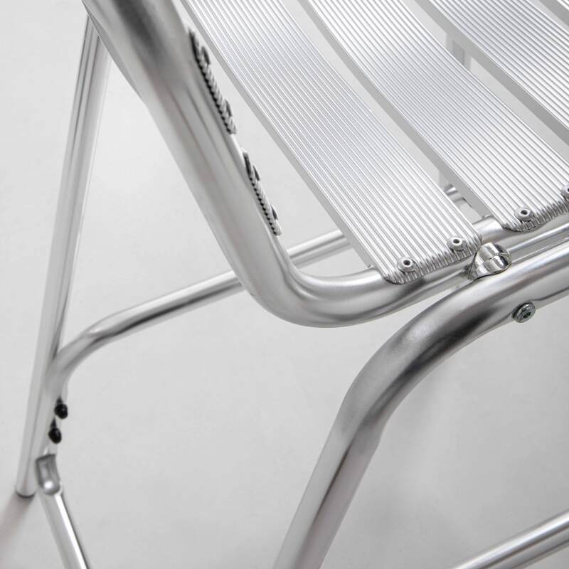 Mesa de bar redonda de Ø60 cm y 2 sillas altas de aluminio