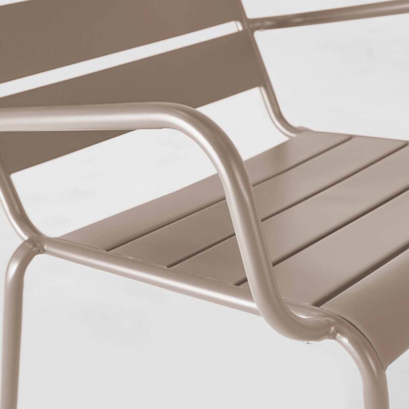 Sillón bajo de metal