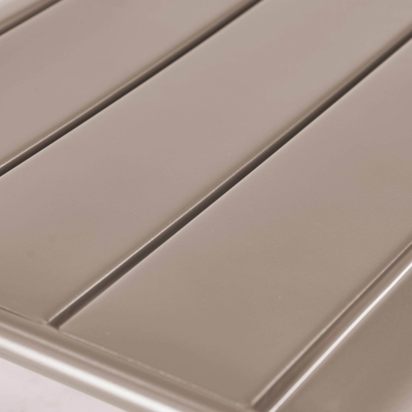 Sillón bajo de metal