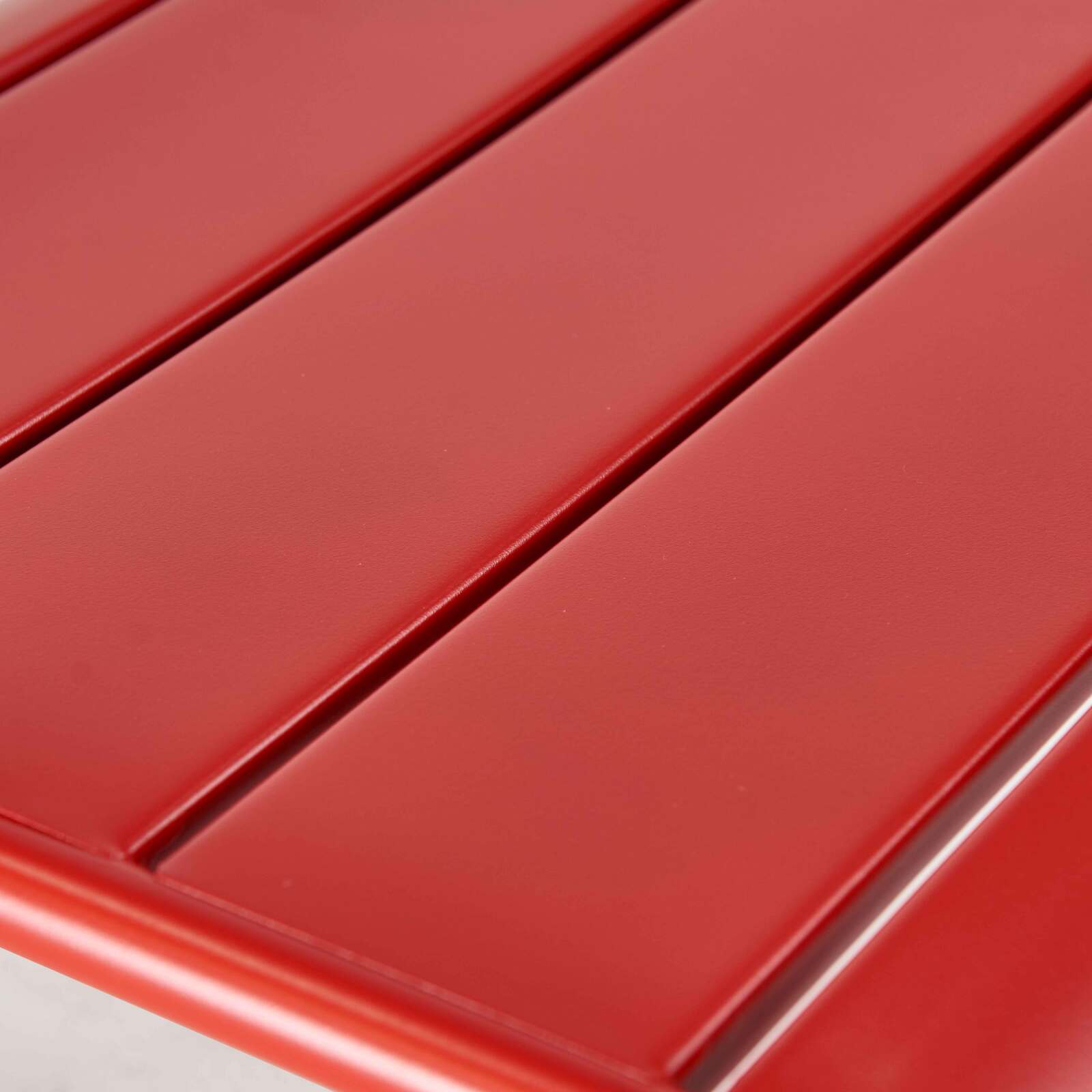 Sillón bajo de metal