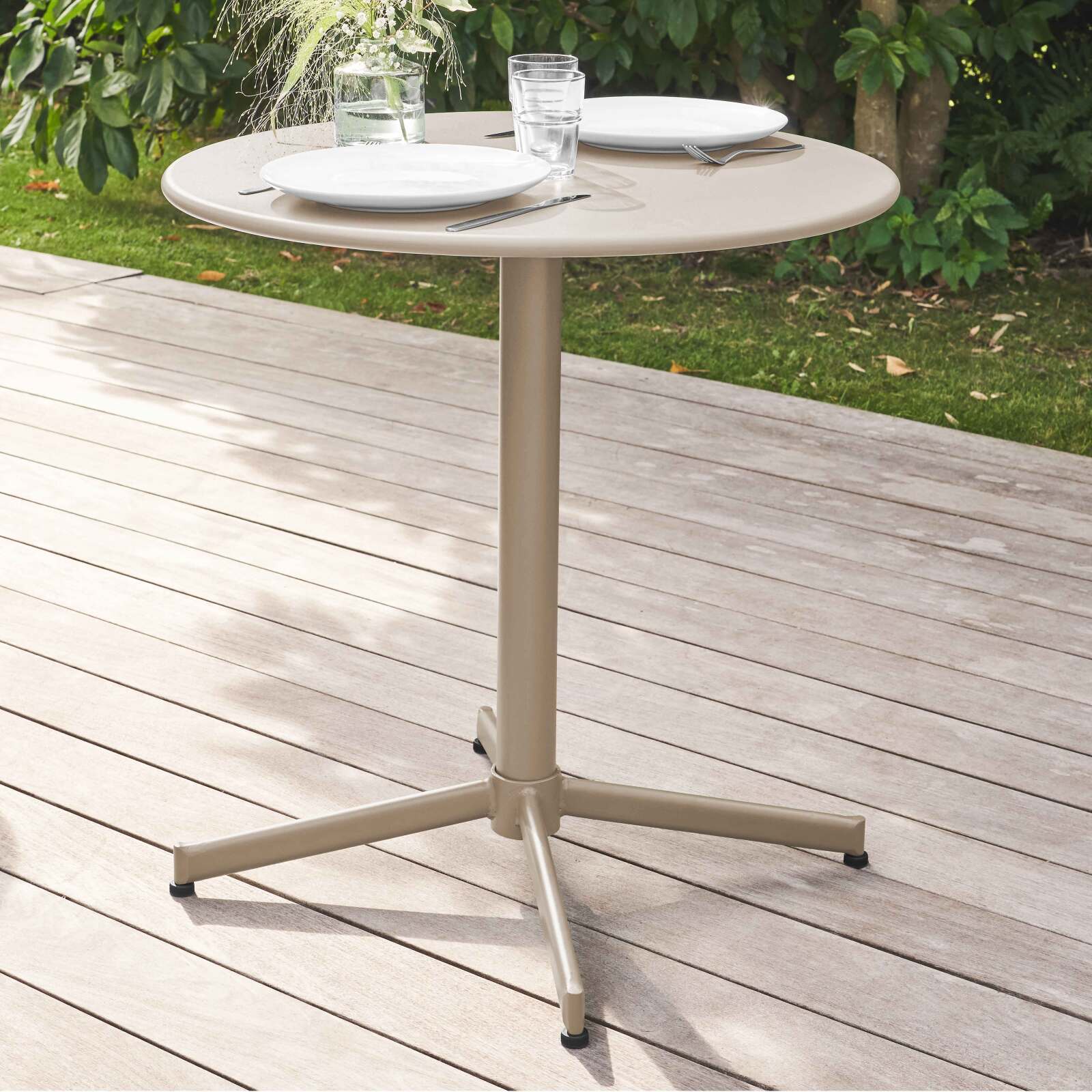 Mesa de jardín plegable de estilo bistró ⌀70 x 72 cm y 4 sillas con brazos de metal