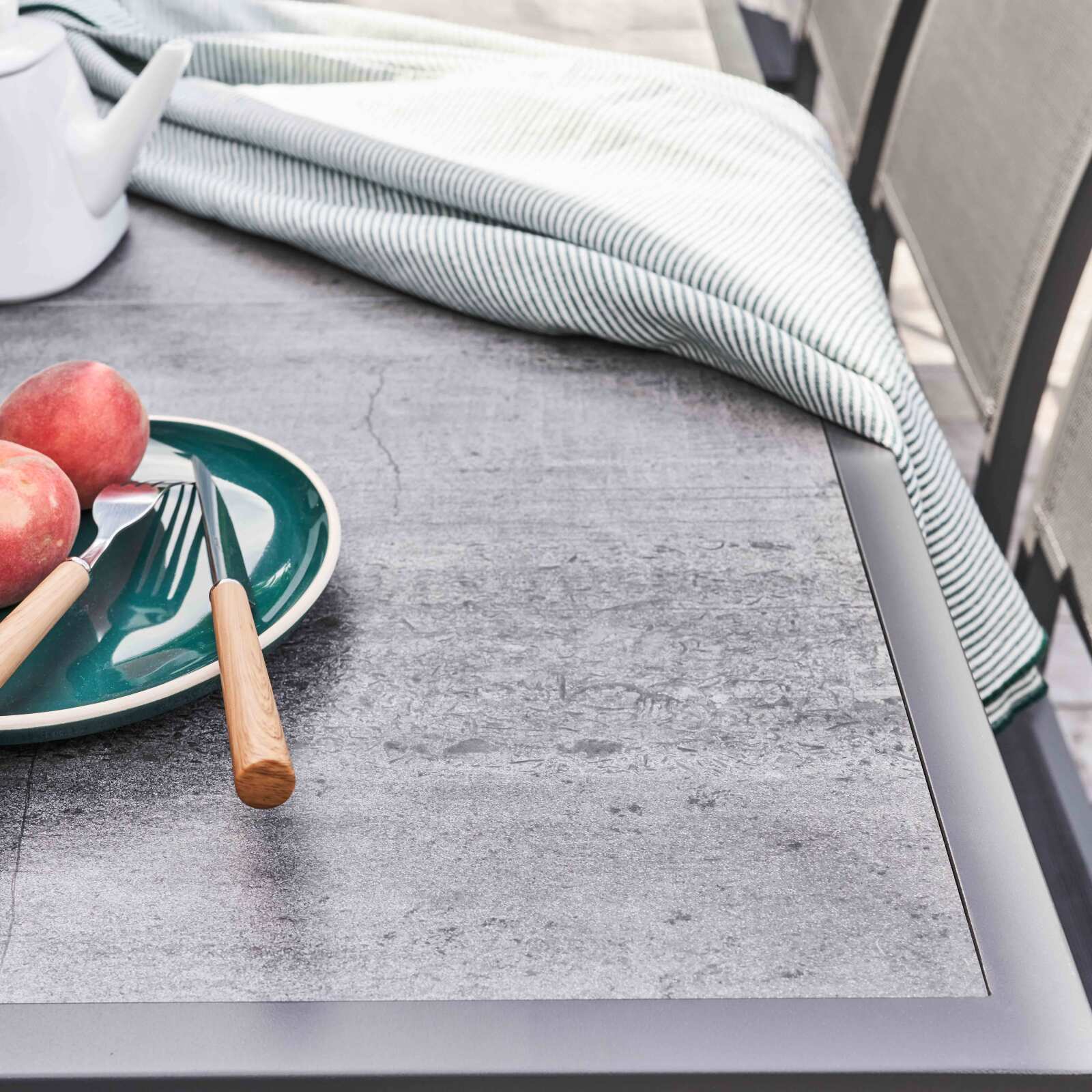 Mesa de jardín con tablero de cerámica efecto hormigón (185 x 95 x 74 cm)