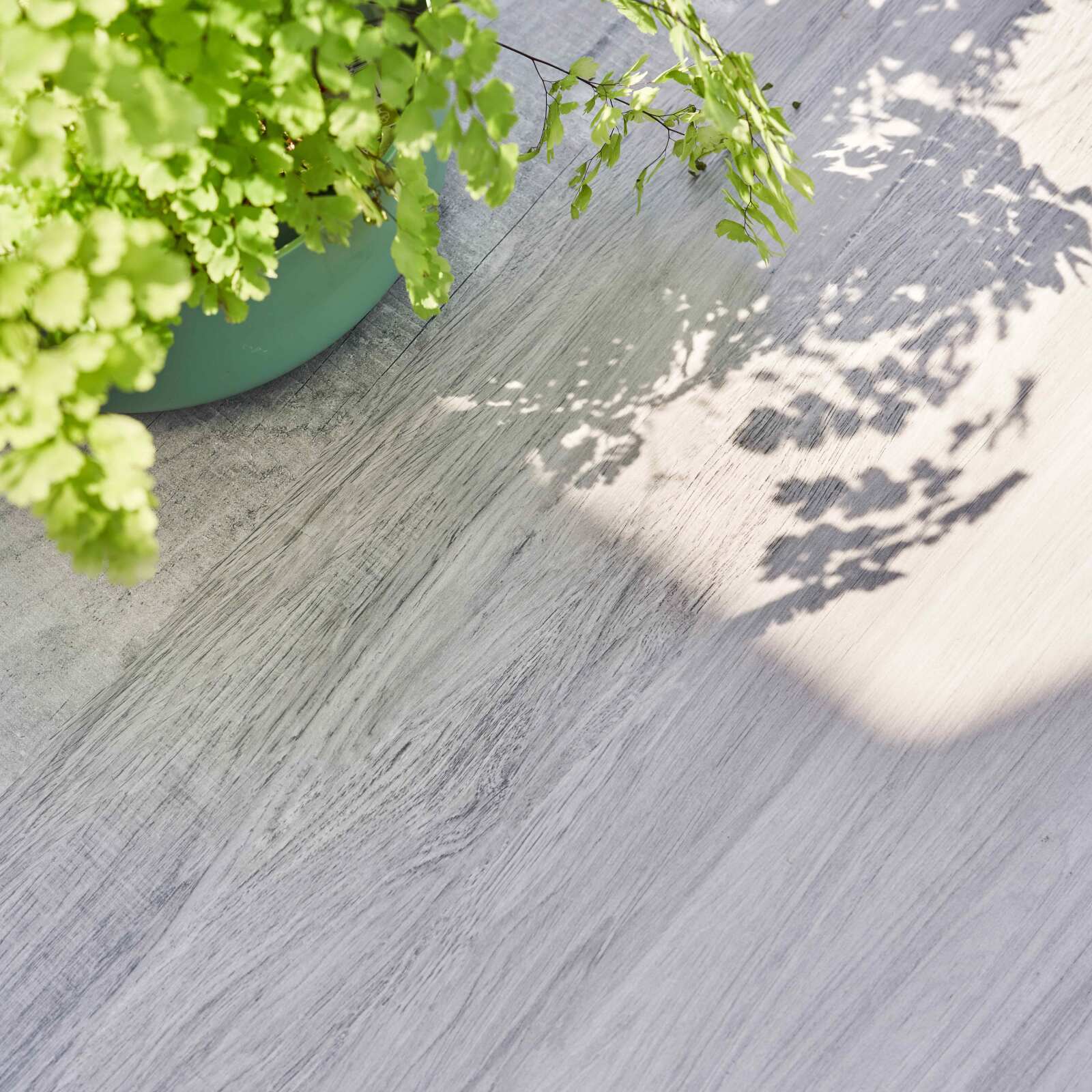 Mesa de jardín de 230 x 95 cm en cerámica con efecto de madera grisácea + 8 sillas y 2 sillas con reposabrazos