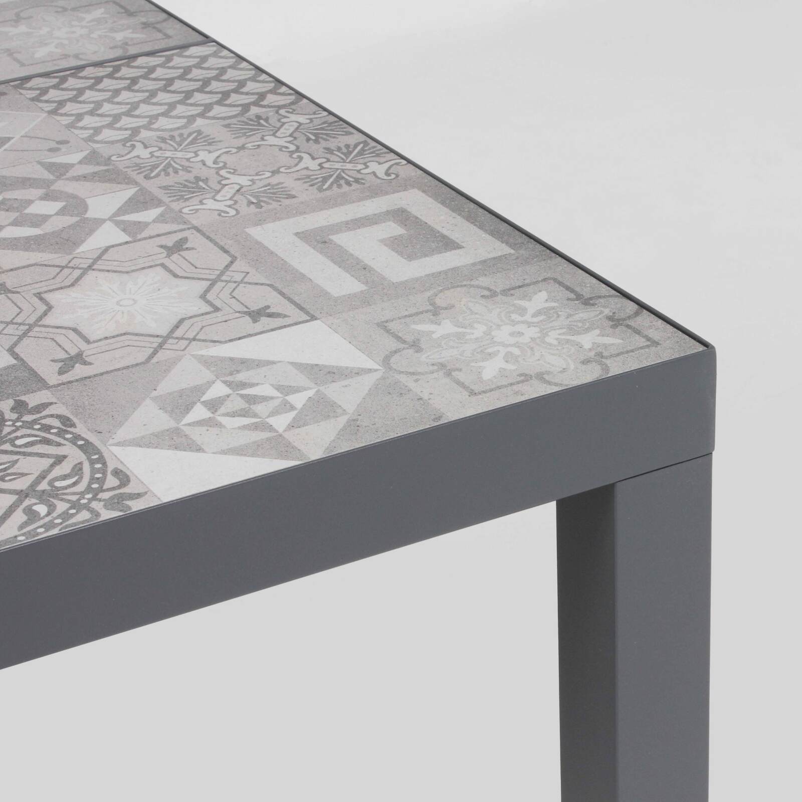 Mesa de jardín rectangular de 182 x 121 cm en cerámica con diseño Karo + 10 sillas