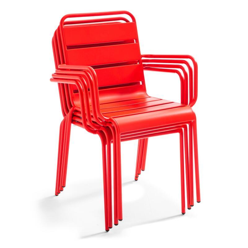 Silla de metal con reposabrazos estilo industrial