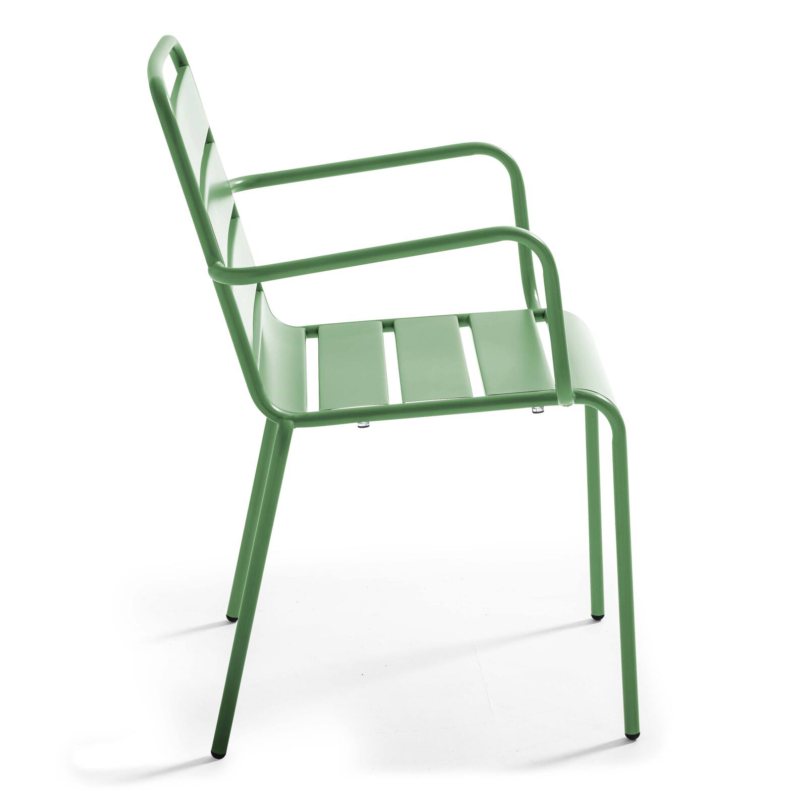 Silla de metal con reposabrazos estilo industrial