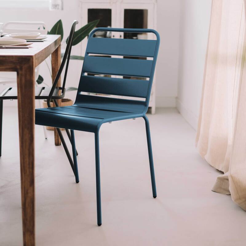 Silla de metal estilo industrial