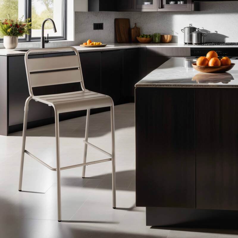 Silla alta de metal estilo industrial