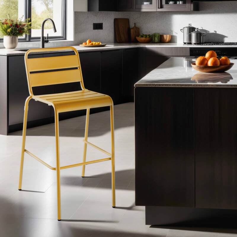 Silla alta de metal estilo industrial