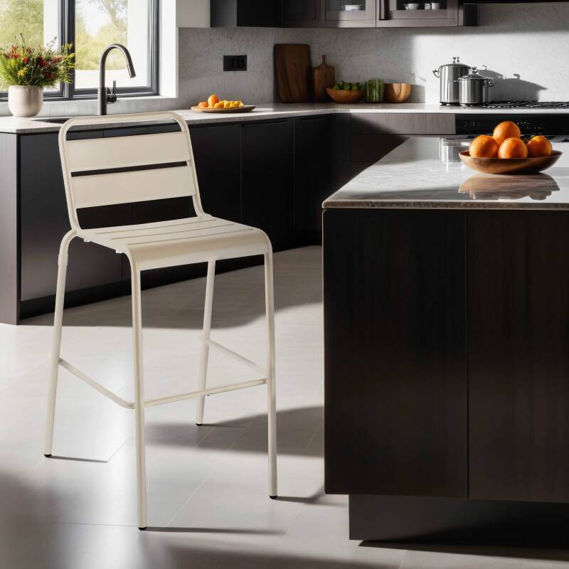 Silla alta de metal estilo industrial