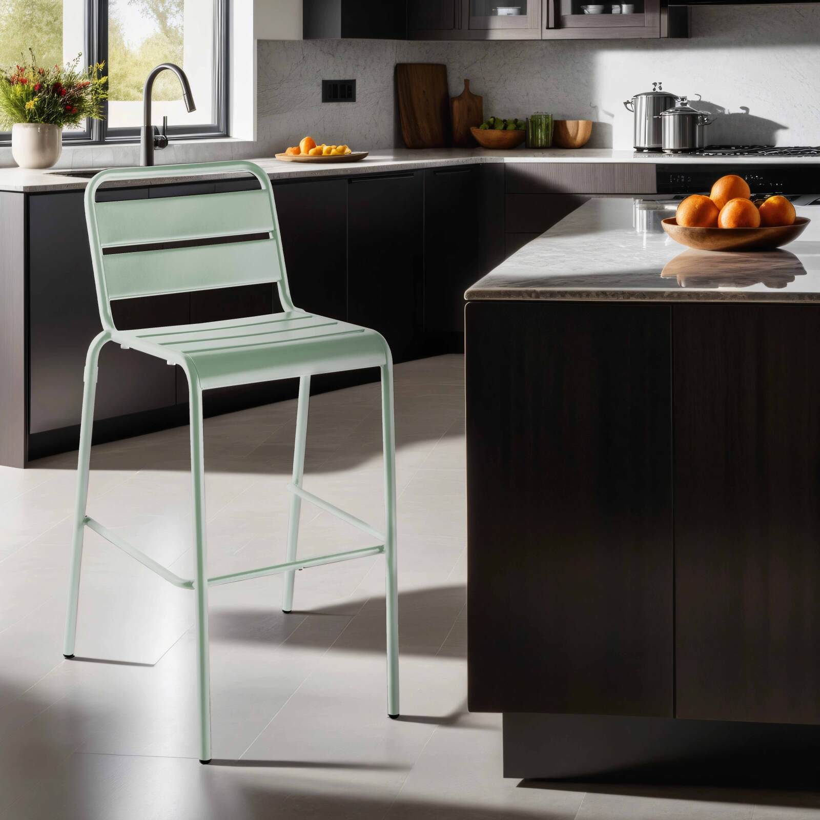 Silla alta de metal estilo industrial