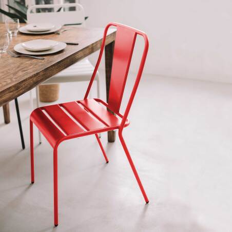 Silla de metal de bistró