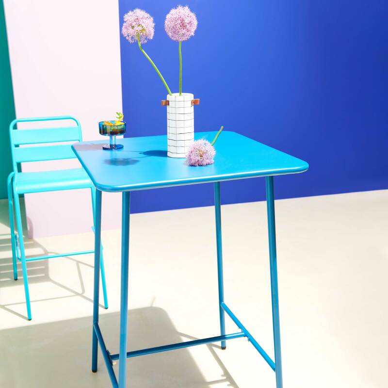 Mesa de bar cuadrada de 70 x 70 x 105 cm y 2 sillas altas de metal