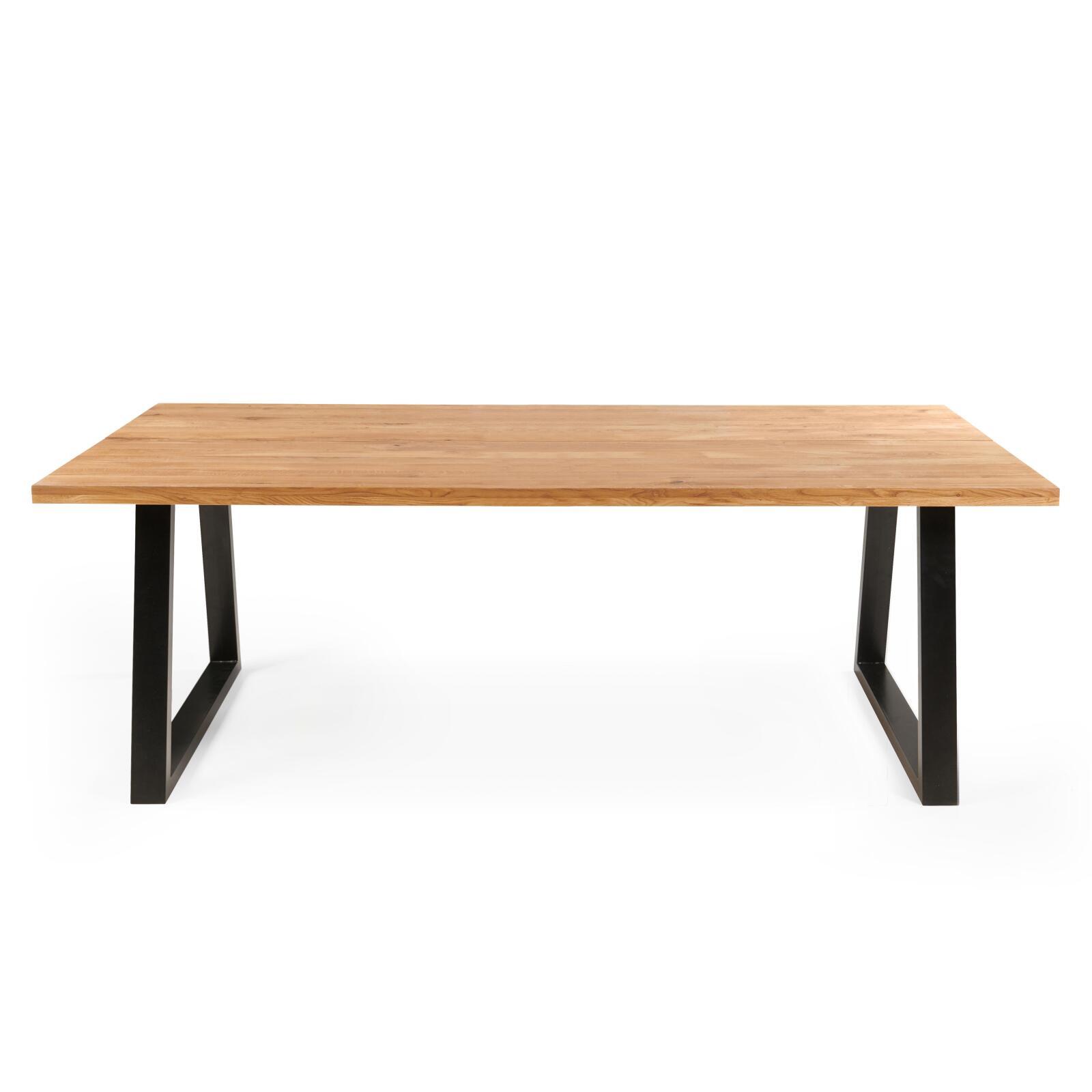 Mesa rectangular de roble FSC® con bordes regulares y patas en forma de trapecio