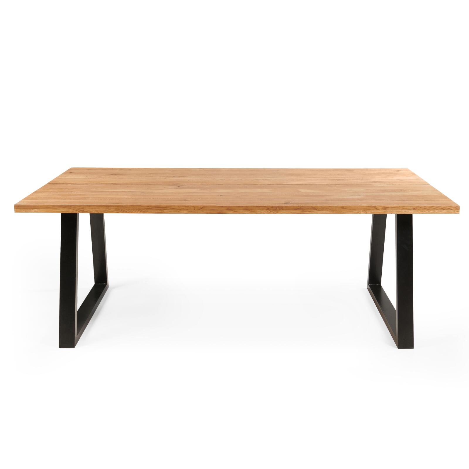 Mesa rectangular de roble FSC® con bordes regulares y patas en forma de trapecio