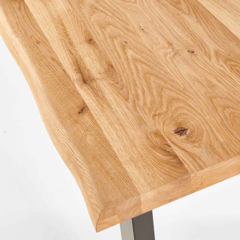 Tabla rectangular de roble FSC® con bordes irregulares y patas en forma de U (4/6)