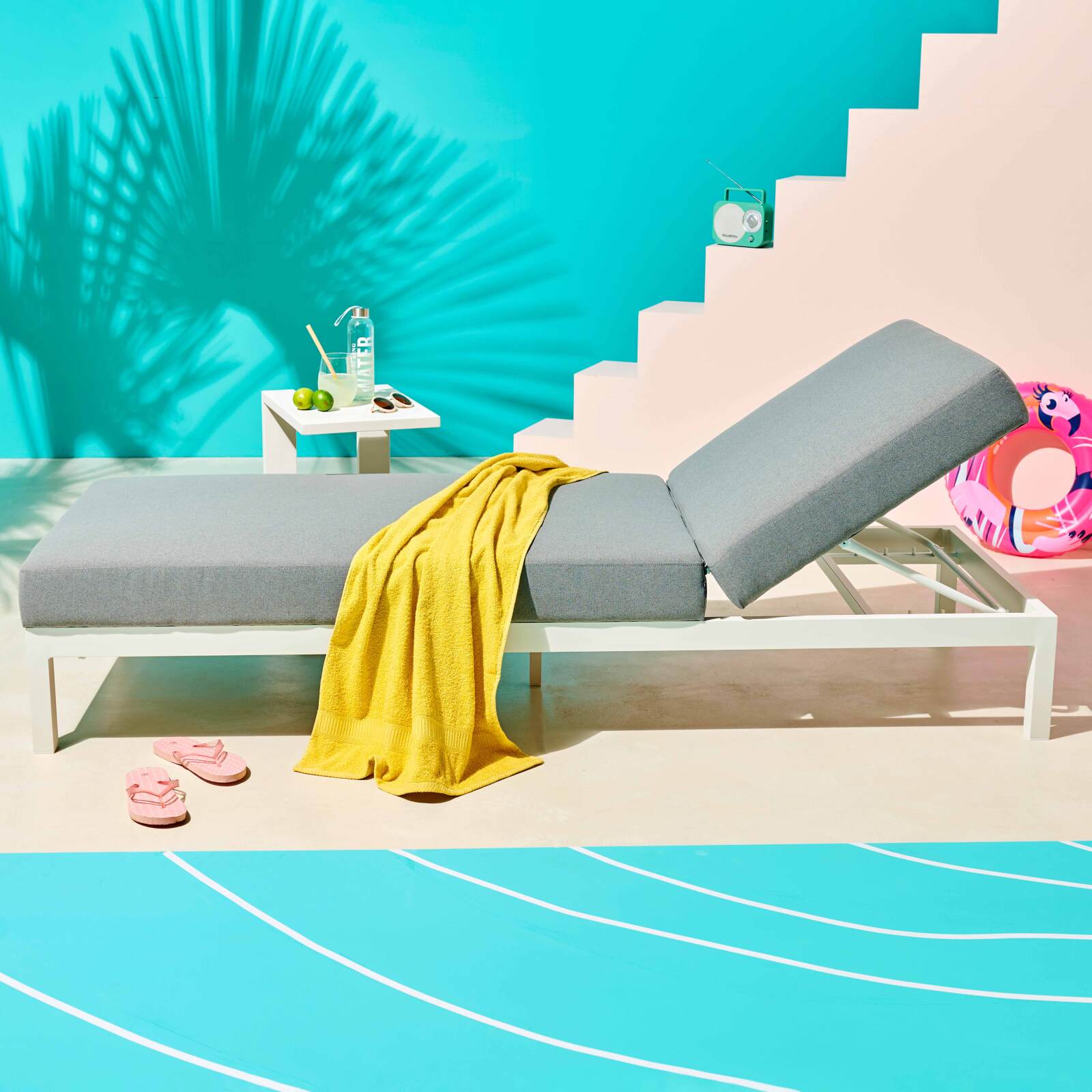 Lote de 2 juegos de tumbonas con cojín y mesas auxiliares, reclinables en 5 posiciones