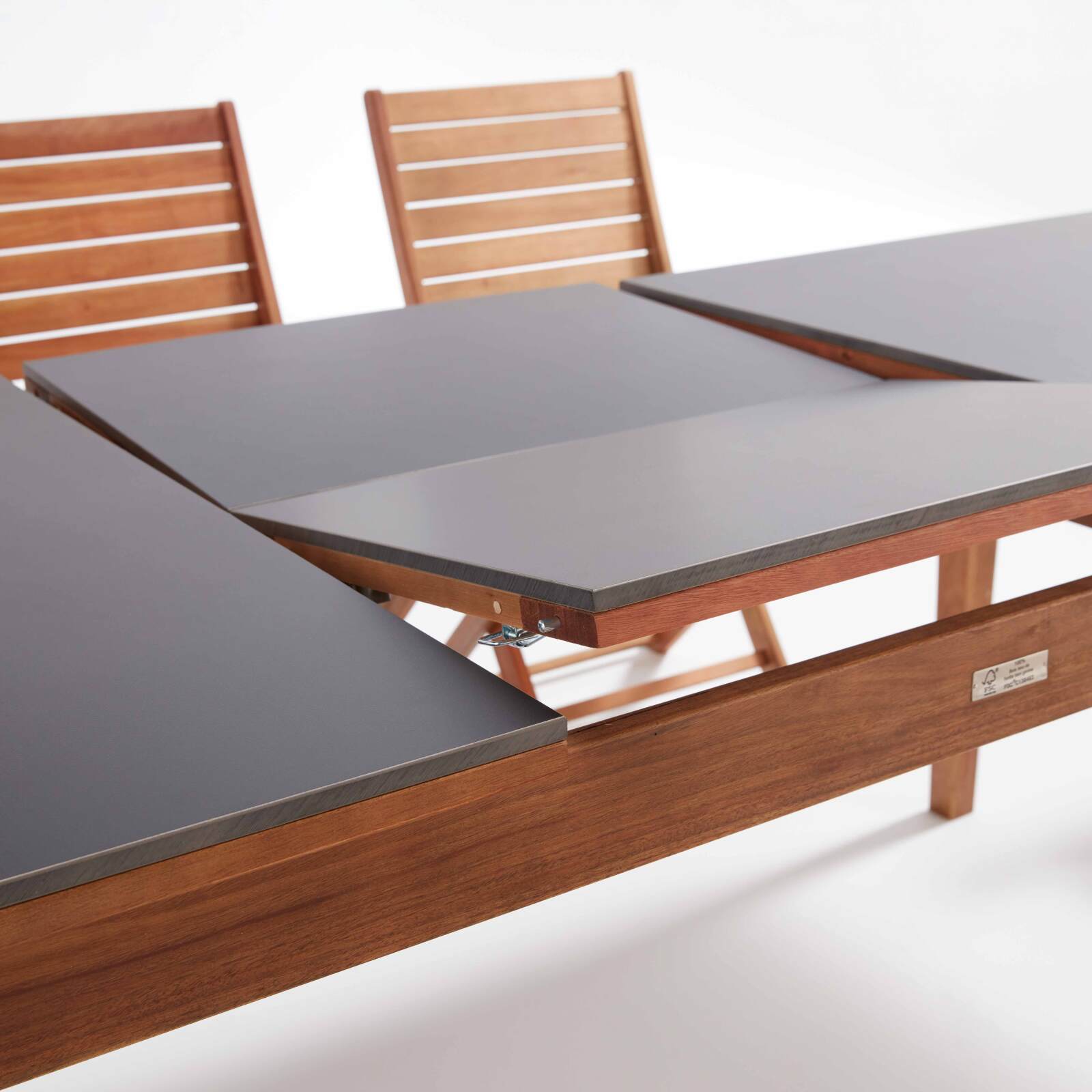 Mesa de jardín rectangular extensible con 8 sillas plegables y 2 con reposabrazos de eucalipto FSC®