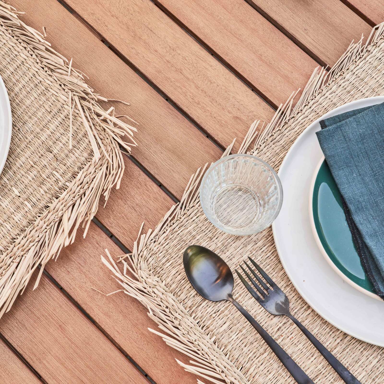 Mesa de jardín rectangular extensible con 8 sillas y 2 sillas con reposabrazos de eucalipto FSC®