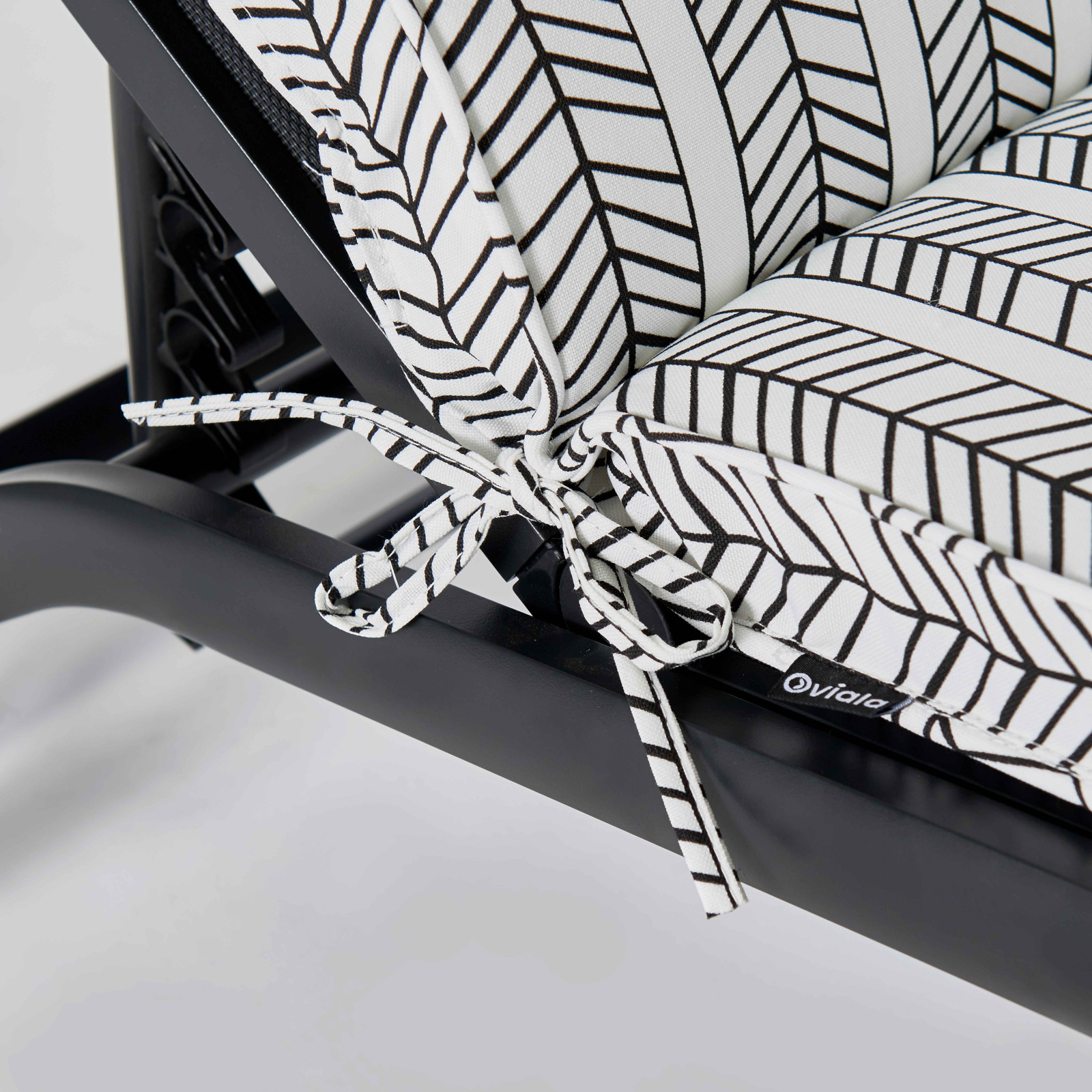 Focus noeud coussin blanc et noir