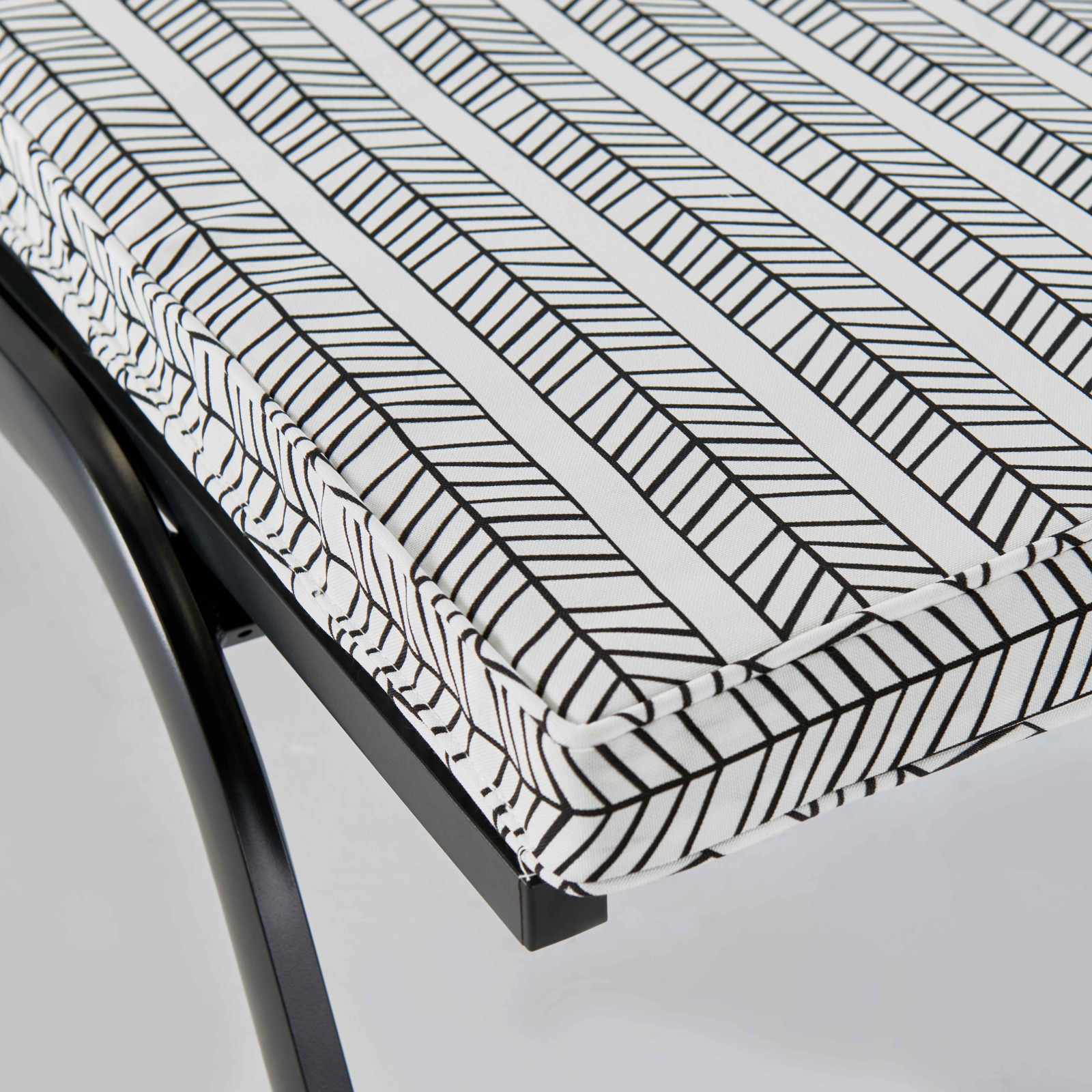 Focus coussin blanc et noir