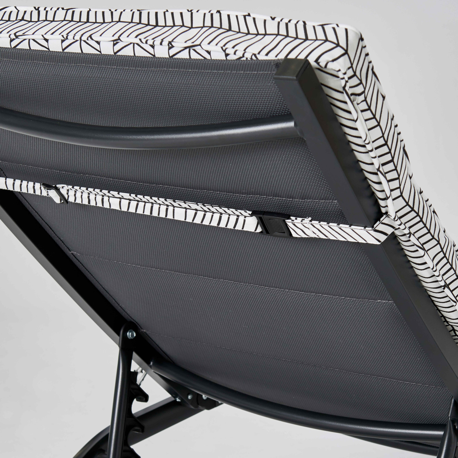 Focus attache dossier coussin blanc et noir