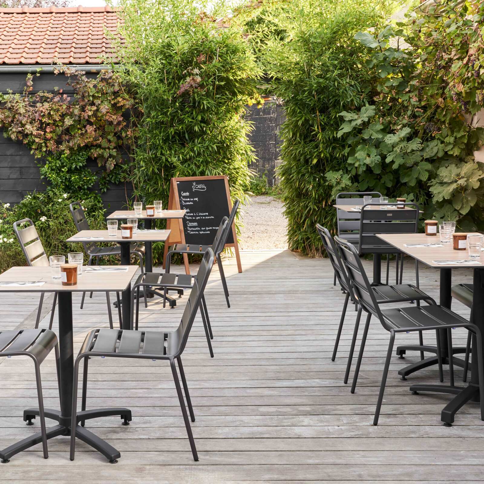 Mesa de jardín cuadrada de 60 x 60 cm inclinable en HPL