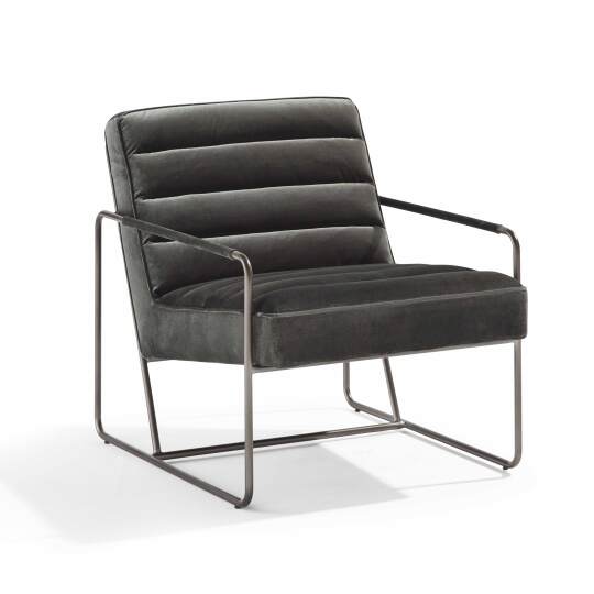 Sillón tapizado de terciopelo y metal | Oviala
