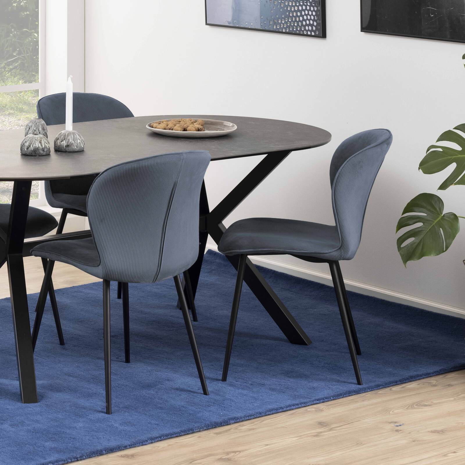 Lote de 2 sillas de terciopelo acanalado Lote de 2 sillas de terciopelo acanalado