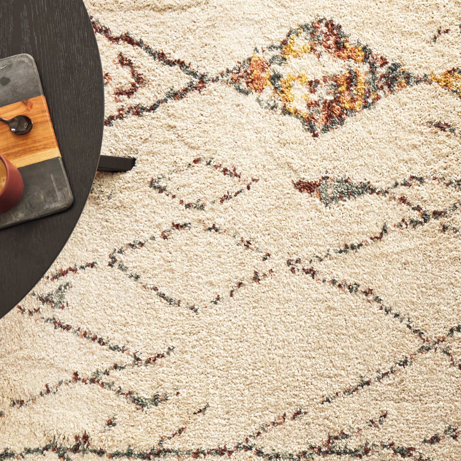 Alfombra rectangular de polipropileno con pelo largo y diseño étnico Alfombra rectangular de polipropileno con pelo largo y diseño étnico