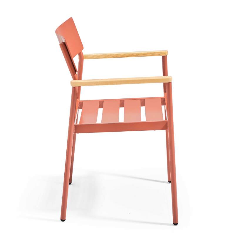 Silla de jardín de aluminio y madera FSC® con reposabrazos (2/5)