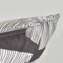 Zoom cojín estampado FLORAL GRIS Y BLANCO
