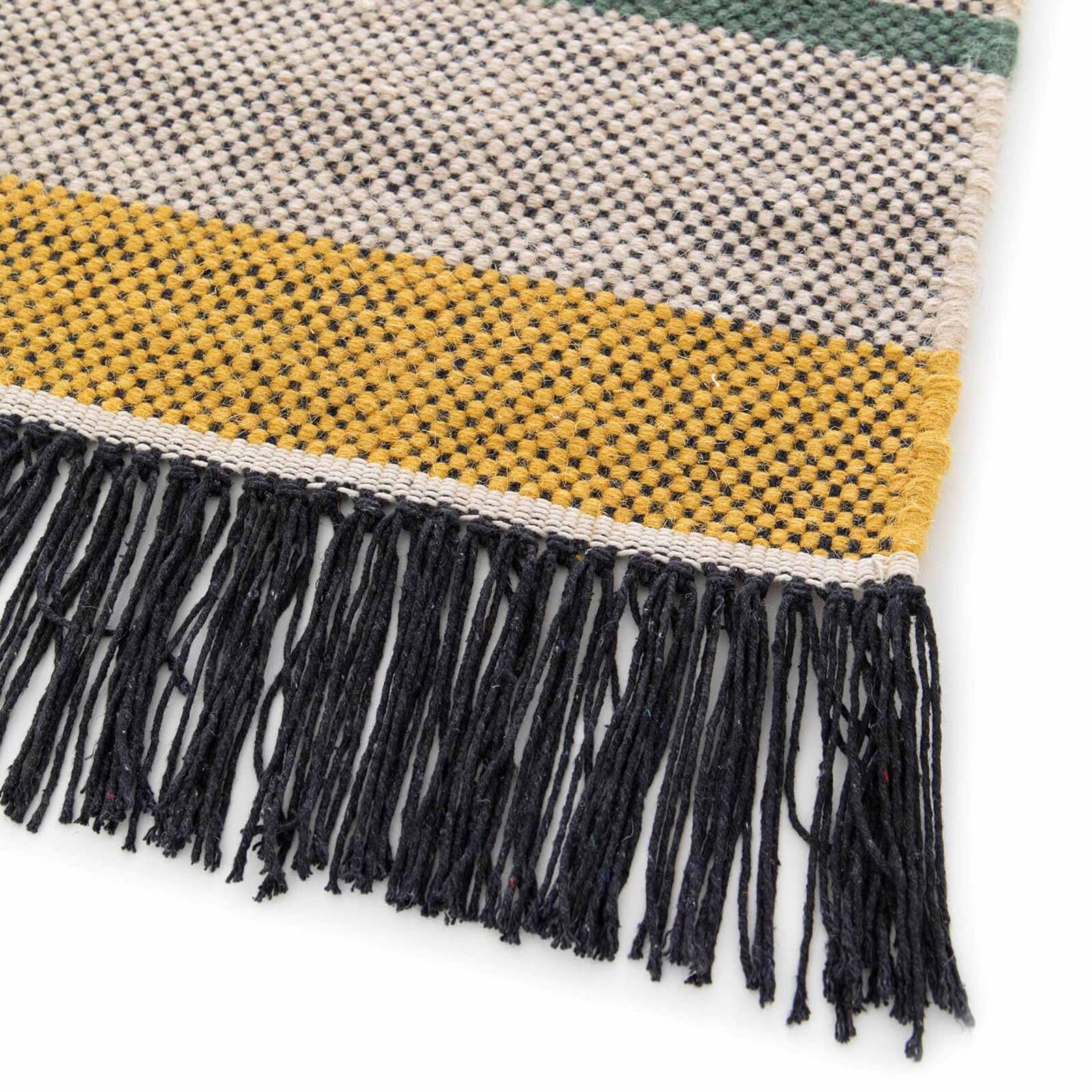 Alfombra rectangular de lana tejido plano con motivos y flecos