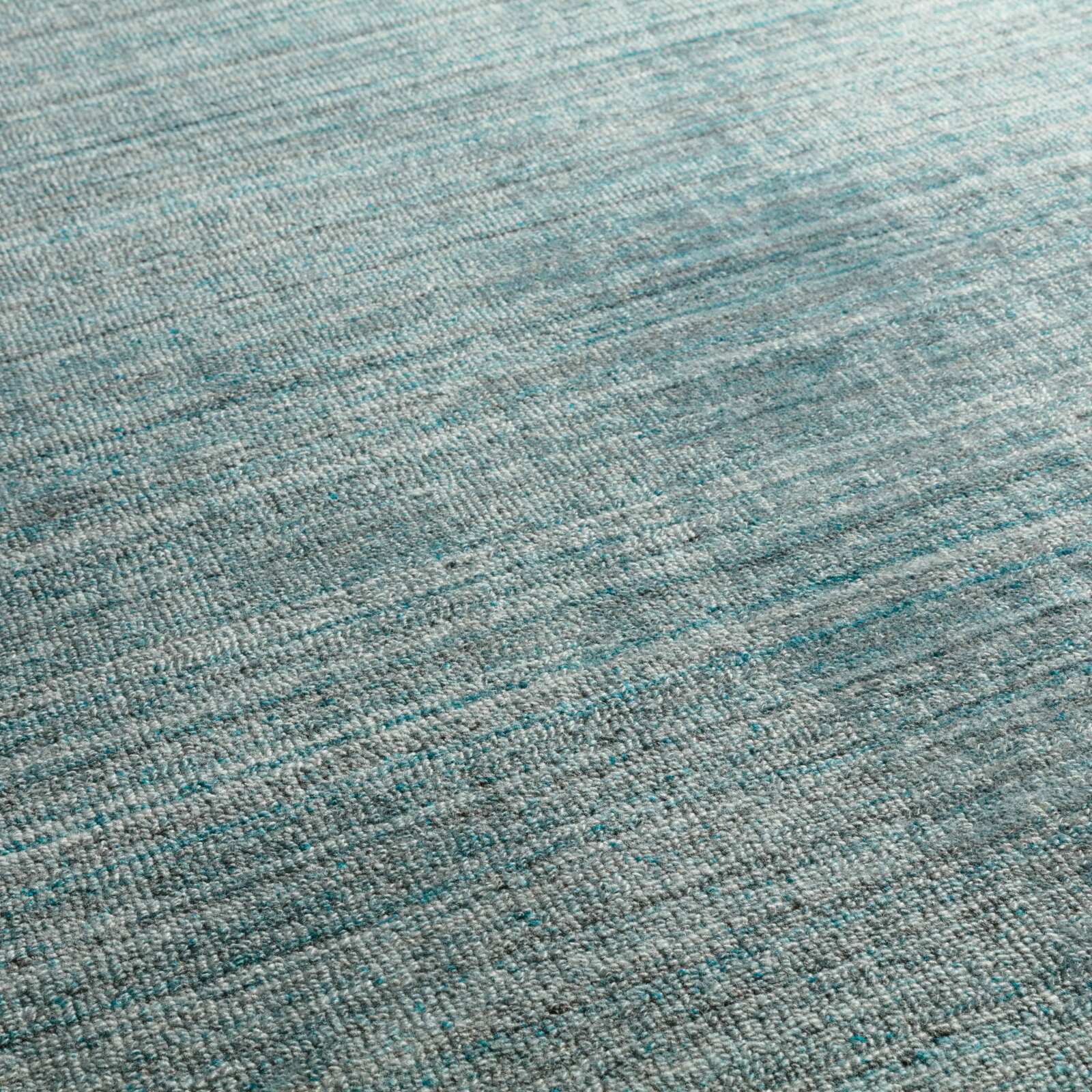 Alfombra rectangular de chenilla estampado con tonos variados y pelo corto