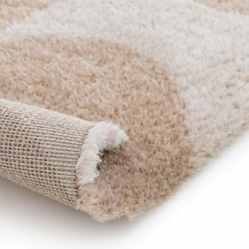 Alfombra rectangular con estampado de los años setenta y pelo largo hecho de poliéster reciclado