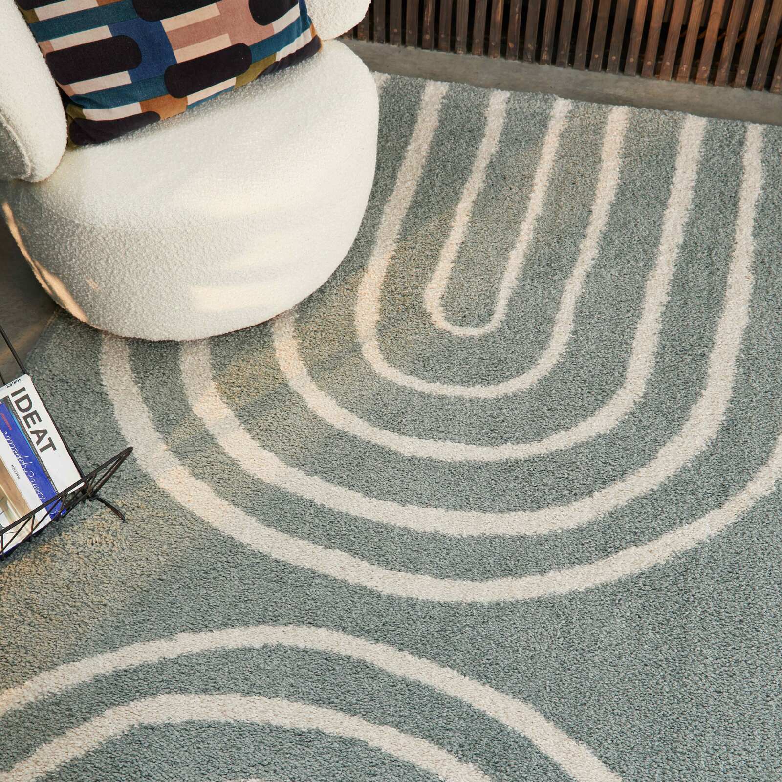 Alfombra rectangular con diseño de arcoíris y pelo largo