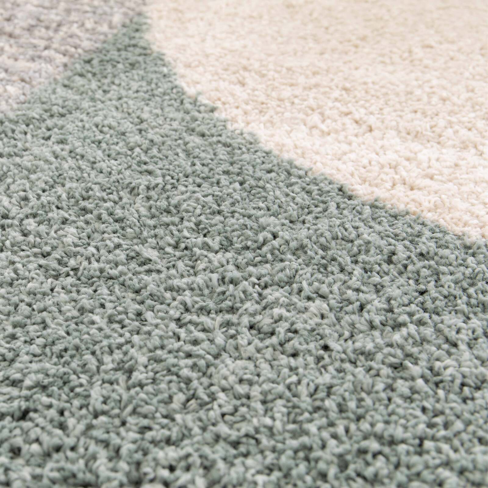 Tapete rectangular con diseño geométrico de pelo largo