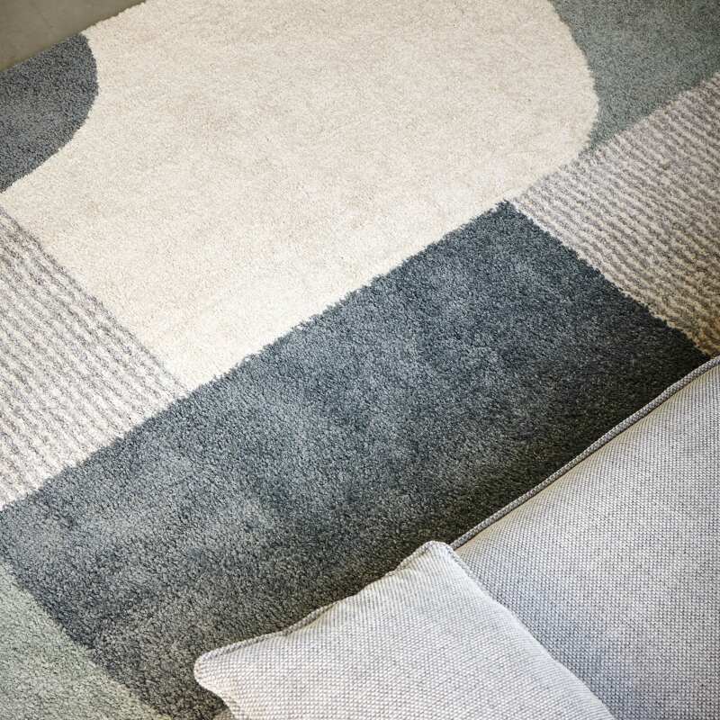 Tapete rectangular con diseño geométrico de pelo largo