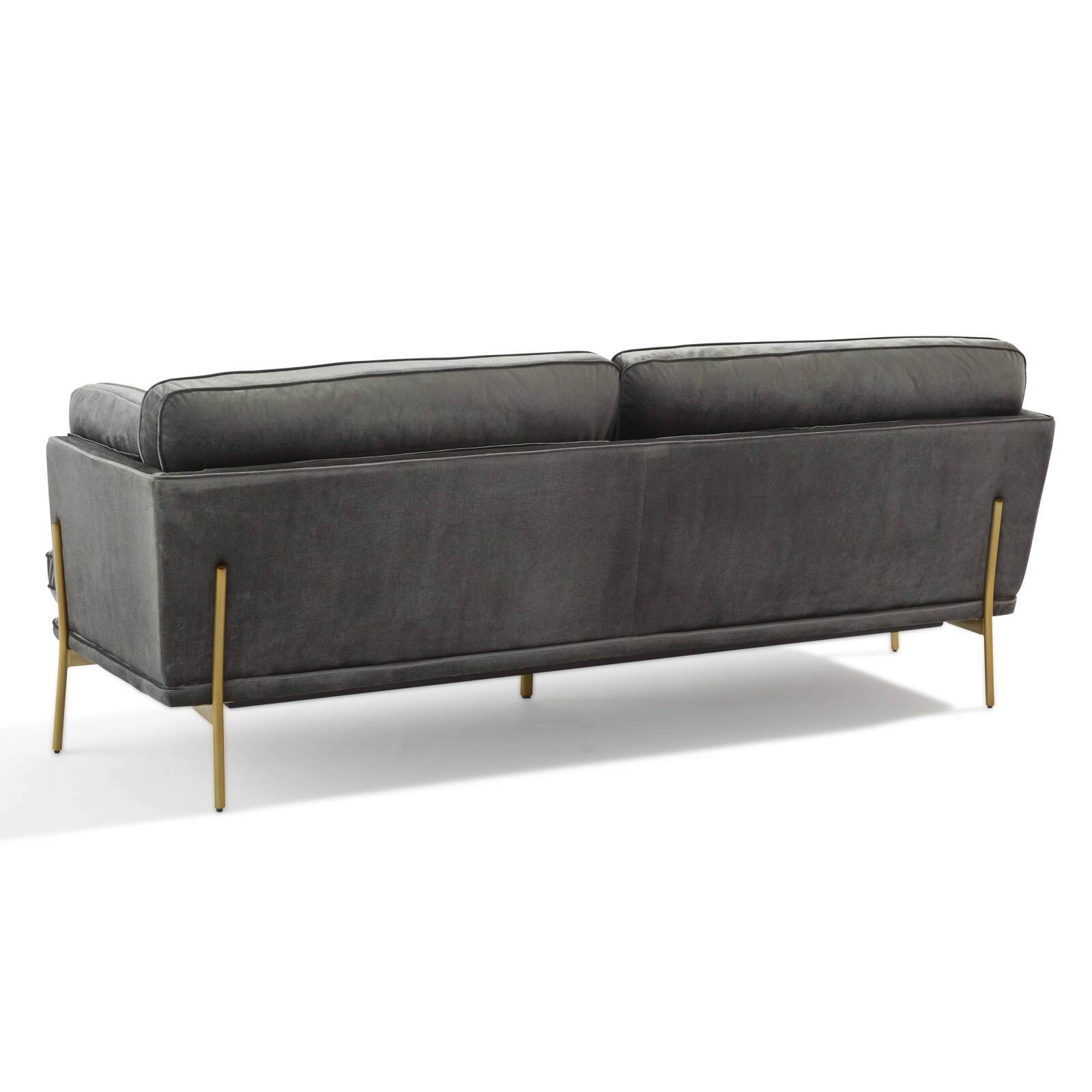 Sofá de terciopelo y madera FSC® con patas de latón para 3 personas