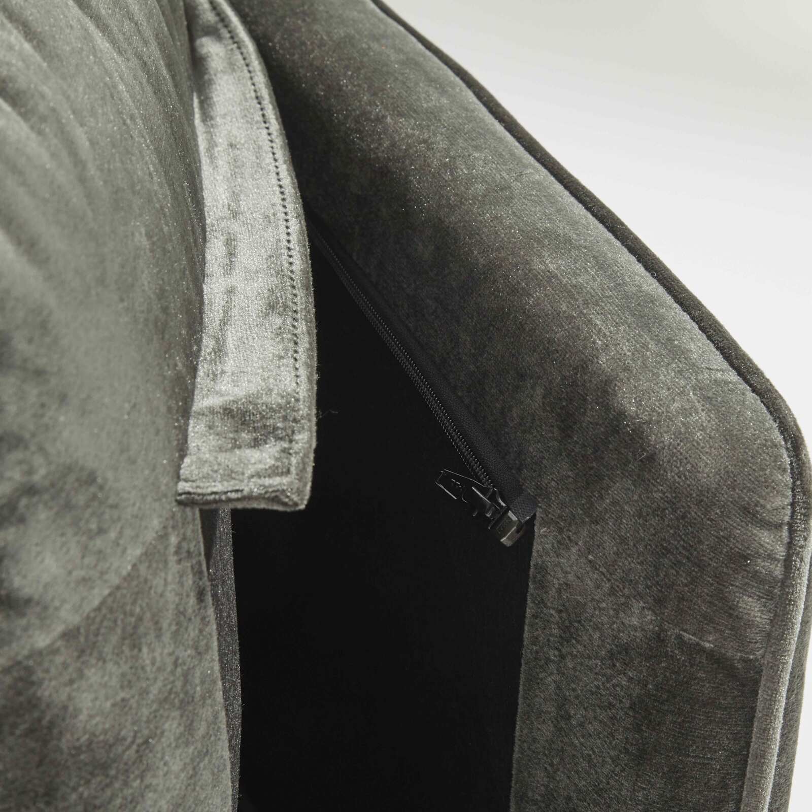 Sofá de terciopelo y madera FSC® con patas de latón para 3 personas