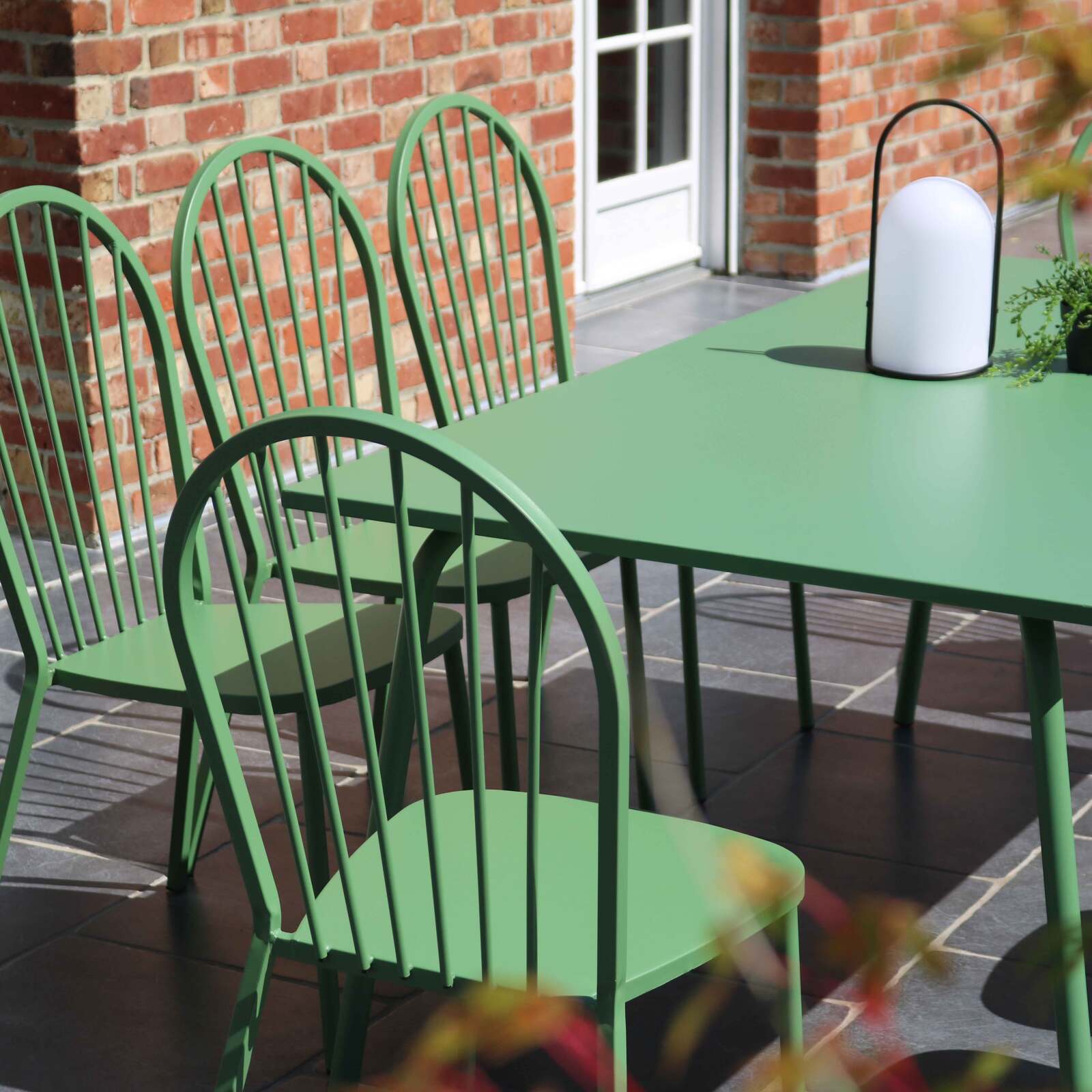 Mesa de jardín rectangular de 180 x 90 cm y 8 sillas de bistró de metal