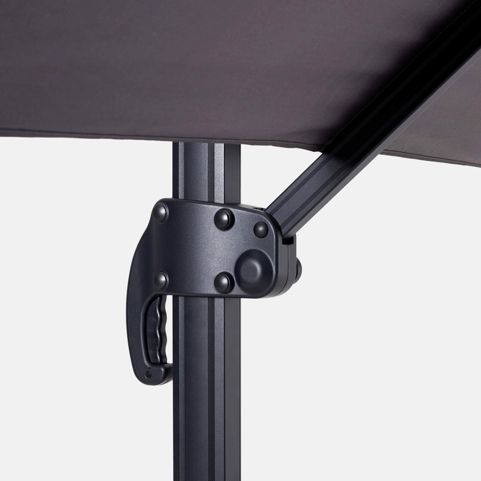 Sombrilla desplazado rectangular giratorio 360° (2 x 3m) + Base con ruedas de 100L para contrapeso