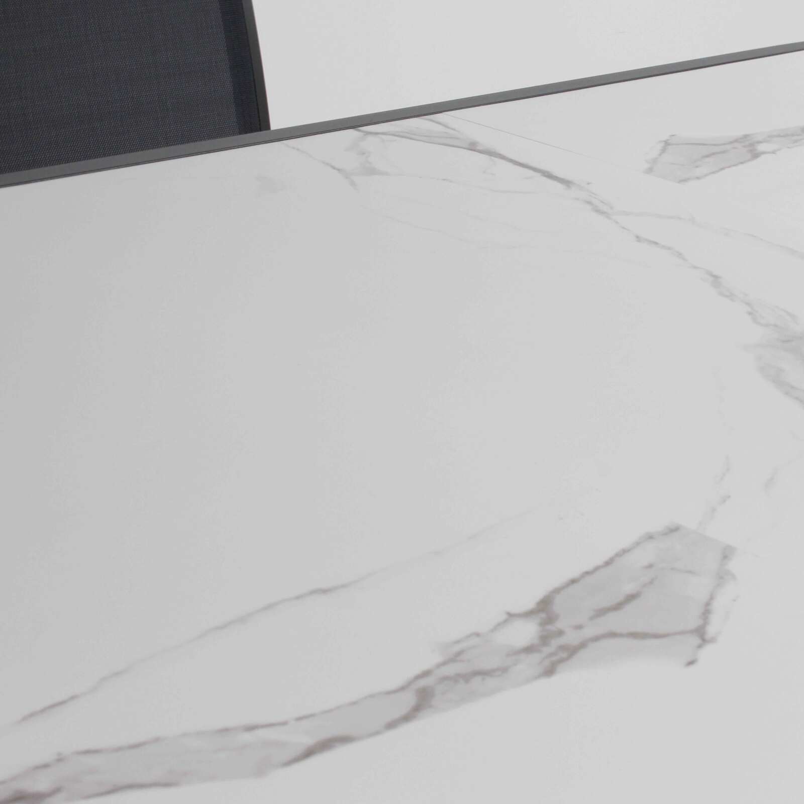 Mesa de jardín de cerámica con efecto mármol (230 x 95 x 74 cm)