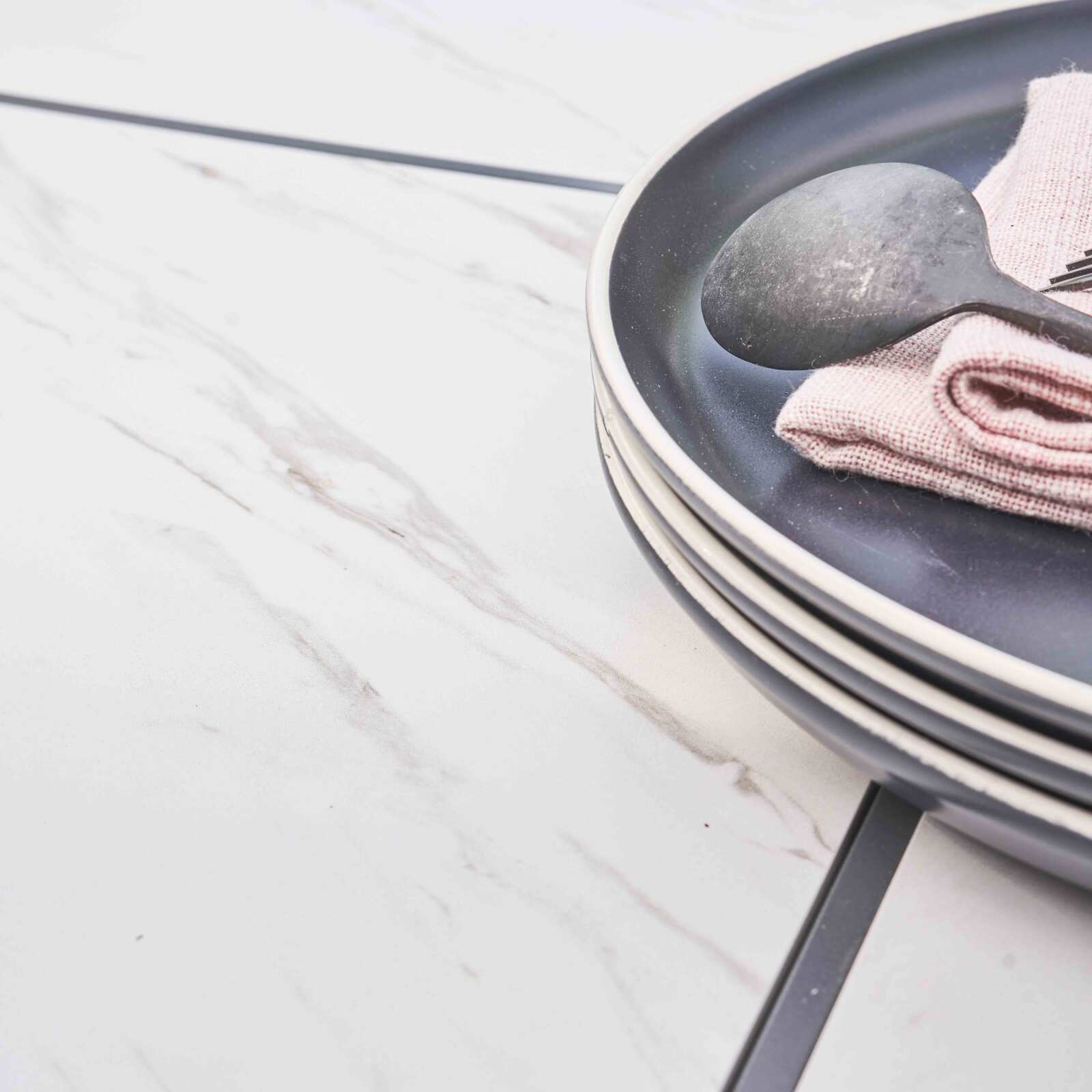 Mesa de jardín de cerámica con efecto mármol (182 x 121 x 74 cm)