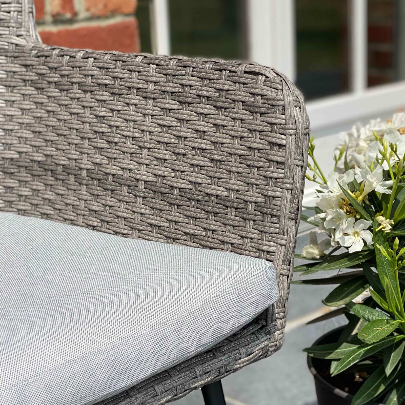 Mesa de jardín rectangular de 180 x 90 cm y 6 sillas con reposabrazos de ratán sintético