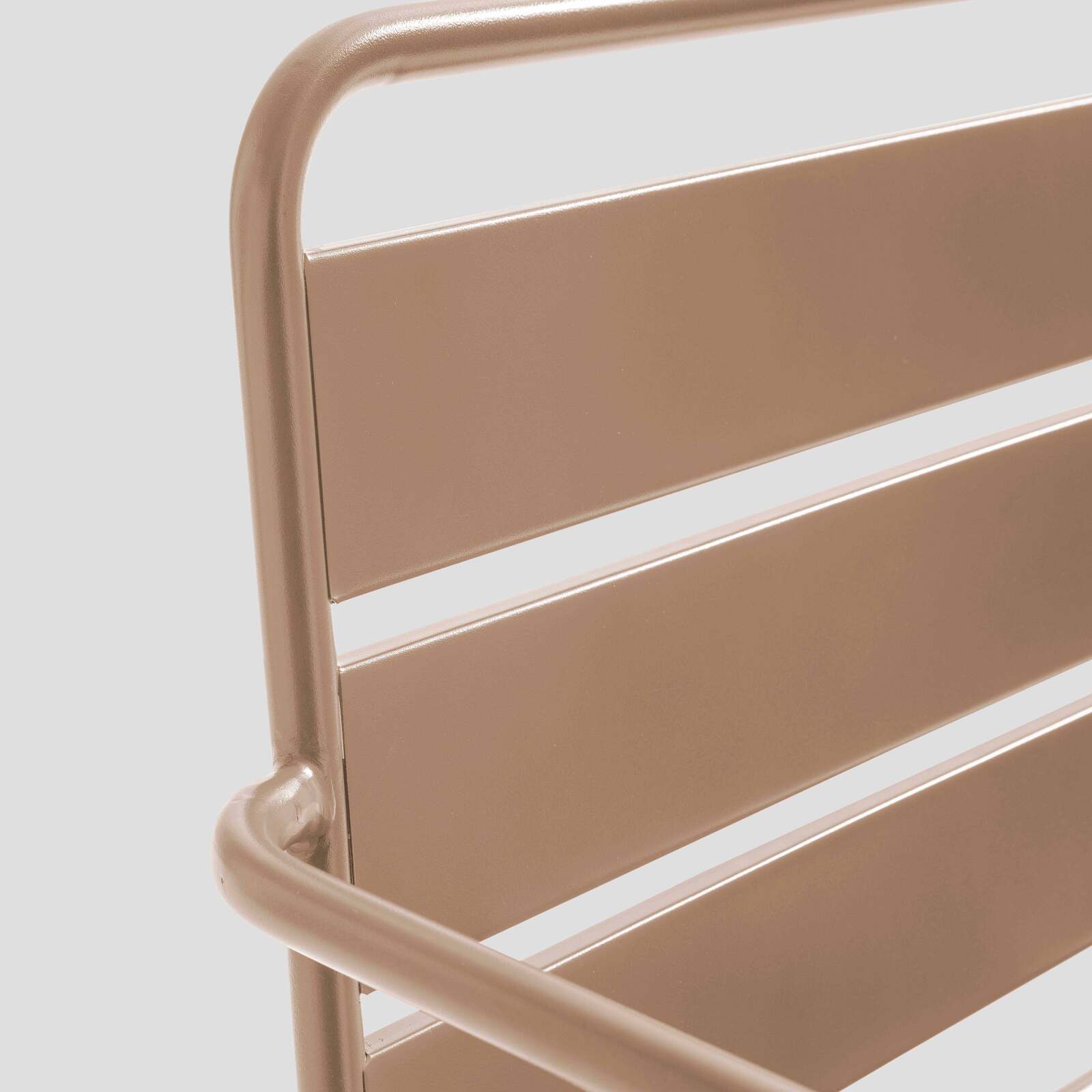 Silla de jardín baja de metal