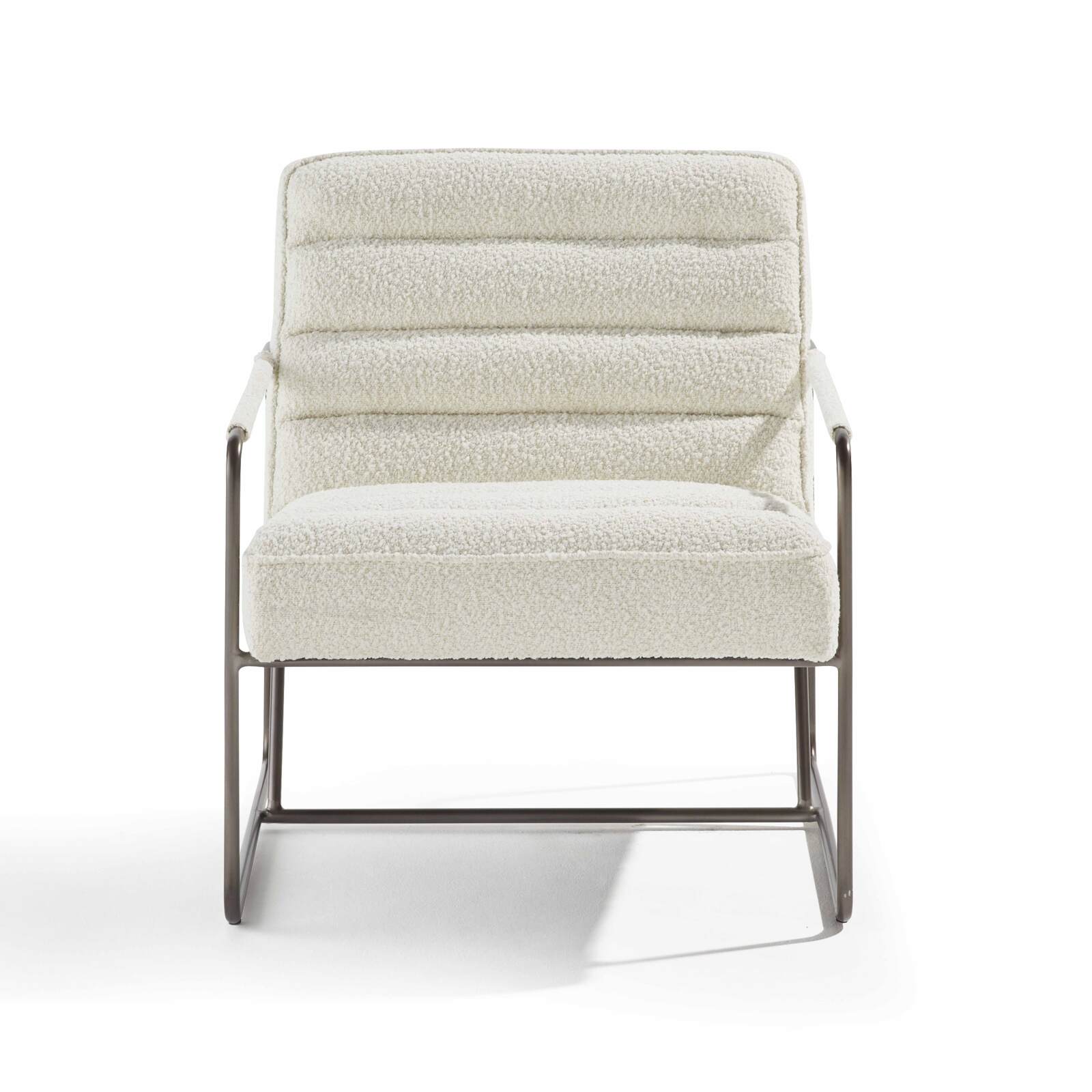 Sillón tapizado en tela de bucle y madera de eucalipto FSC®