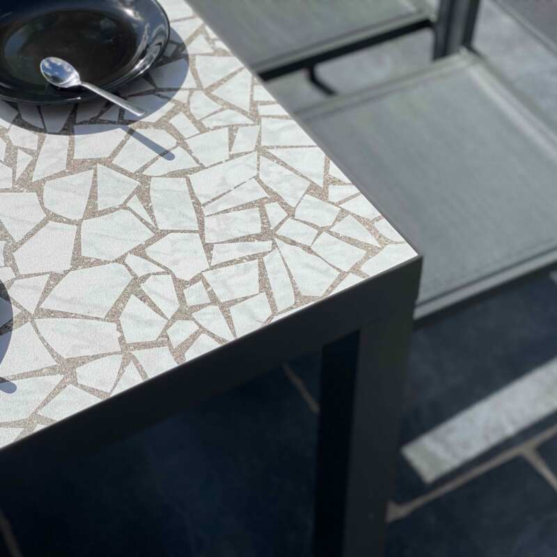 Mesa de jardín de cerámica con efecto mosaico de 182 x 121 cm con 10 sillas