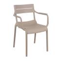 Silla de terraza de plástico con reposabrazos